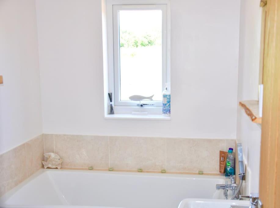 Stunning Annexe 1 Luxury Bedroom, Eating Area & Bathroom Only! Truro Luaran gambar