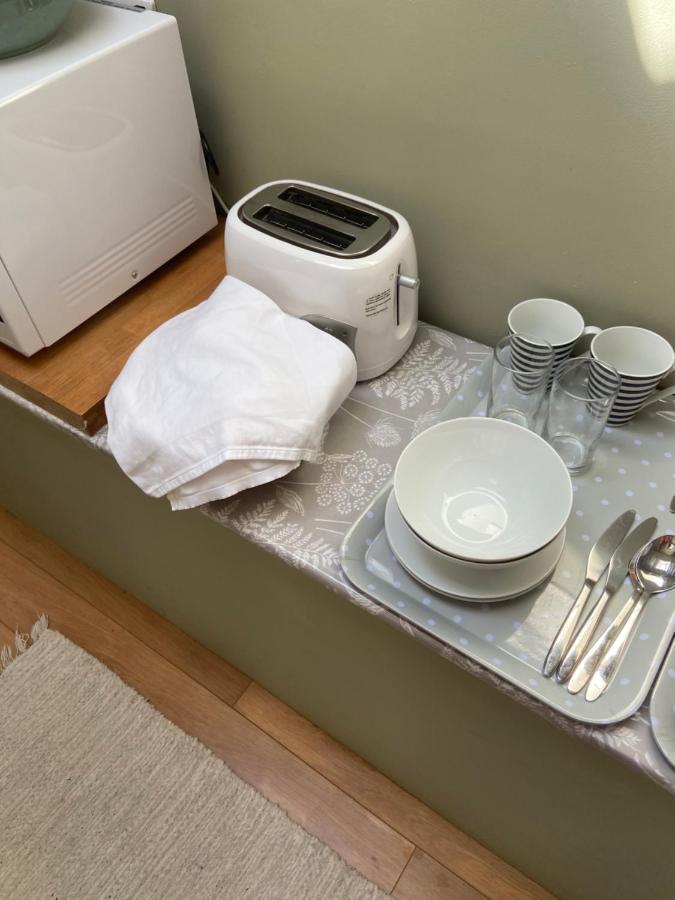 Stunning Annexe 1 Luxury Bedroom, Eating Area & Bathroom Only! Truro Luaran gambar